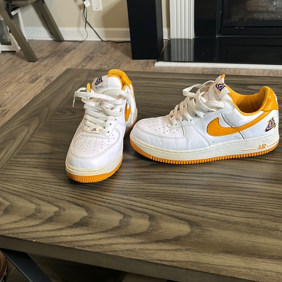 NIKE AIR FORCE 1 LOW RETRO LA - Picture 1 of 2